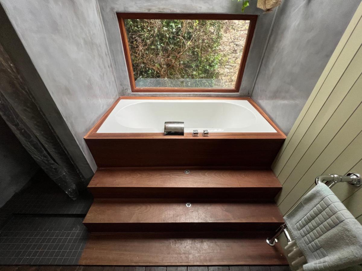 Central Dartmouth 3 Bed Home エクステリア 写真